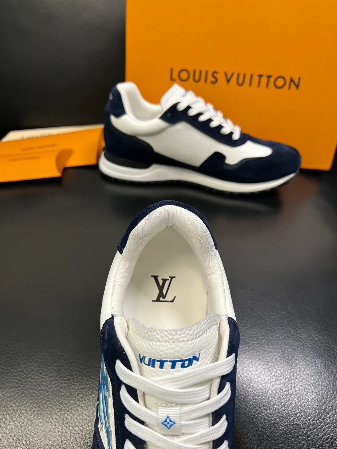 Men's shoes 💰620 Lv high quality top handicrafts Louis Vuitton, counters are equipped with original factory configuration, uppers are imported from Italy, high-quality splicing colorful complex handicrafts, imported cowhide lining is soft and comfortable, soles: original soles specially provided by the original factory, T men's shoes 💰U exclusive movable molded soles are super comfortable, original factory single goods, code number 39-44 (customized 38 45)